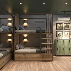 旅馆 The Roof Tiles Hostel